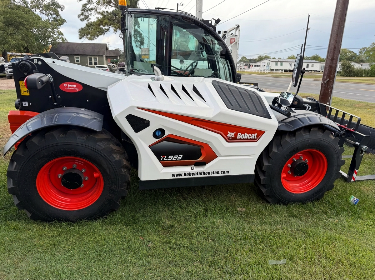 Bobcat TL923 Telehandler available for rent – Quality Rentals Delivered Houston TX
